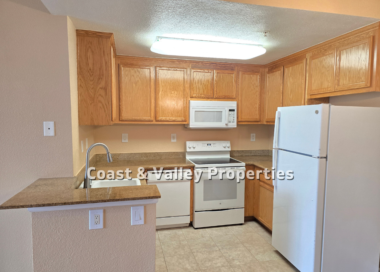 427 W Laurel Dr #I - Photo 3 of 8