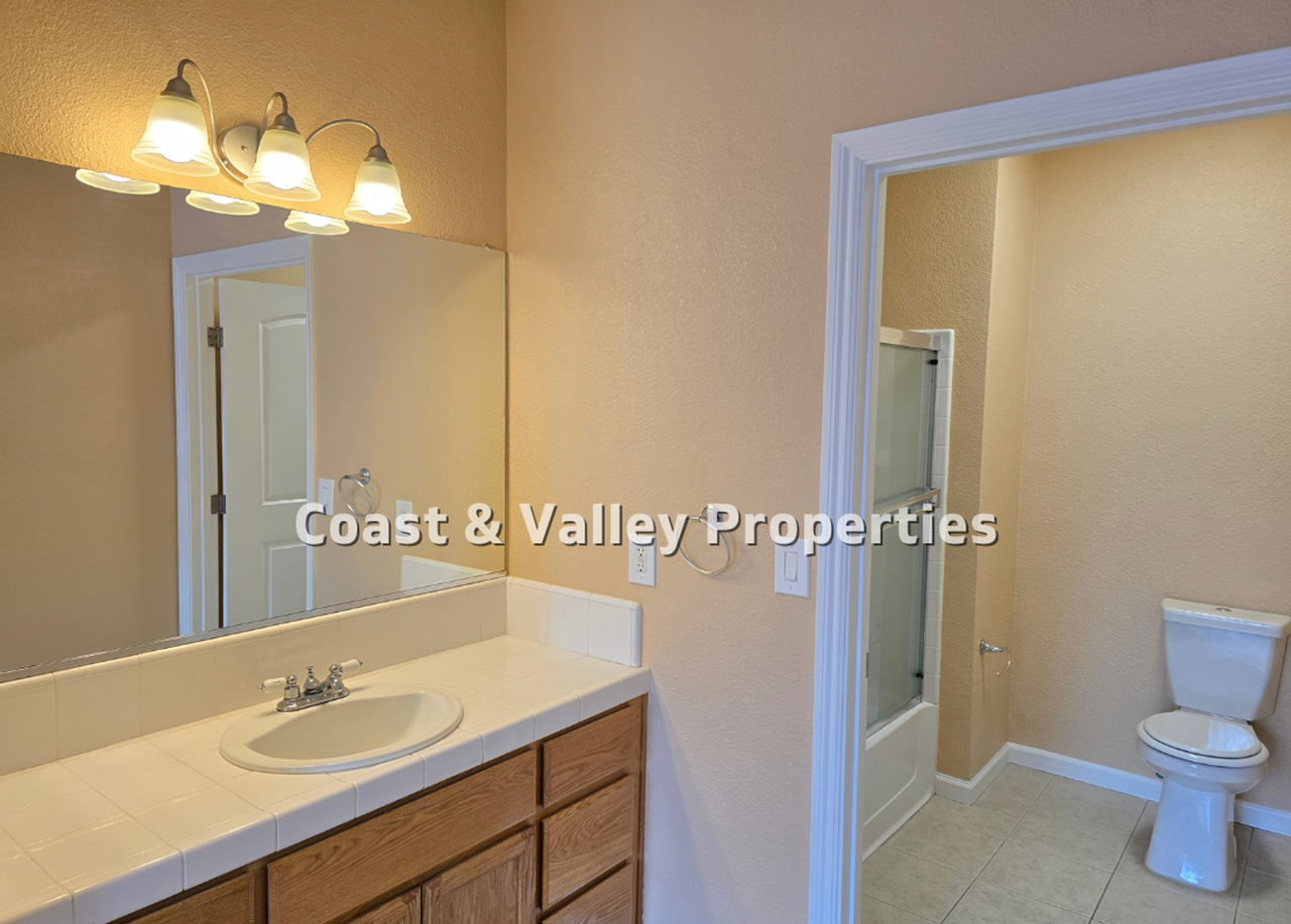 427 W Laurel Dr #I - Photo 6 of 8