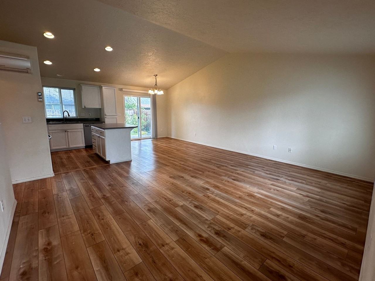 1257 S 7th St - Photo 4 of 14