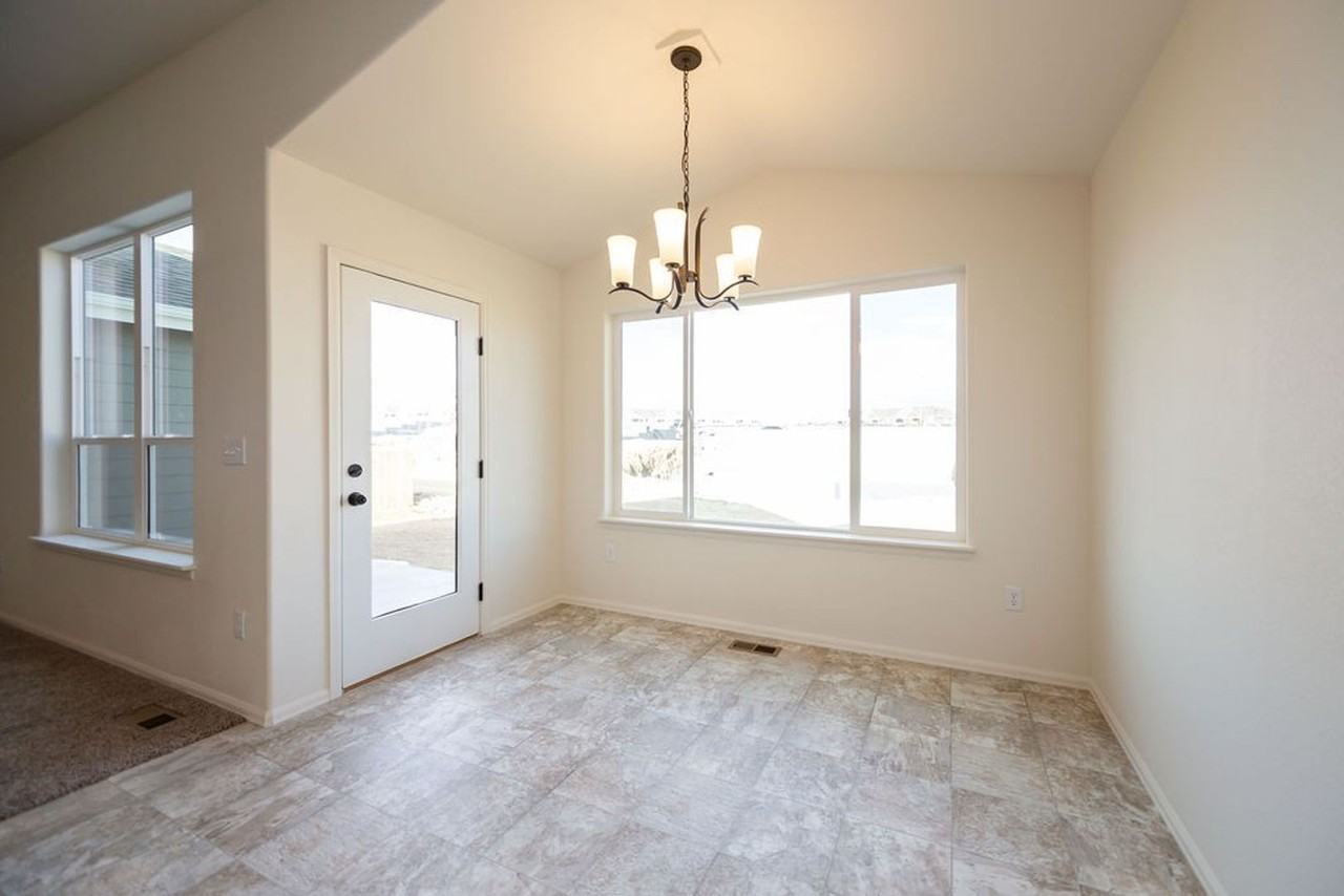 6426 San Isabel Ave - Photo 7 of 29