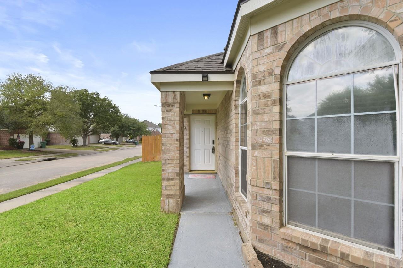 18534 Burgundy Sky Way - Photo 2 of 24