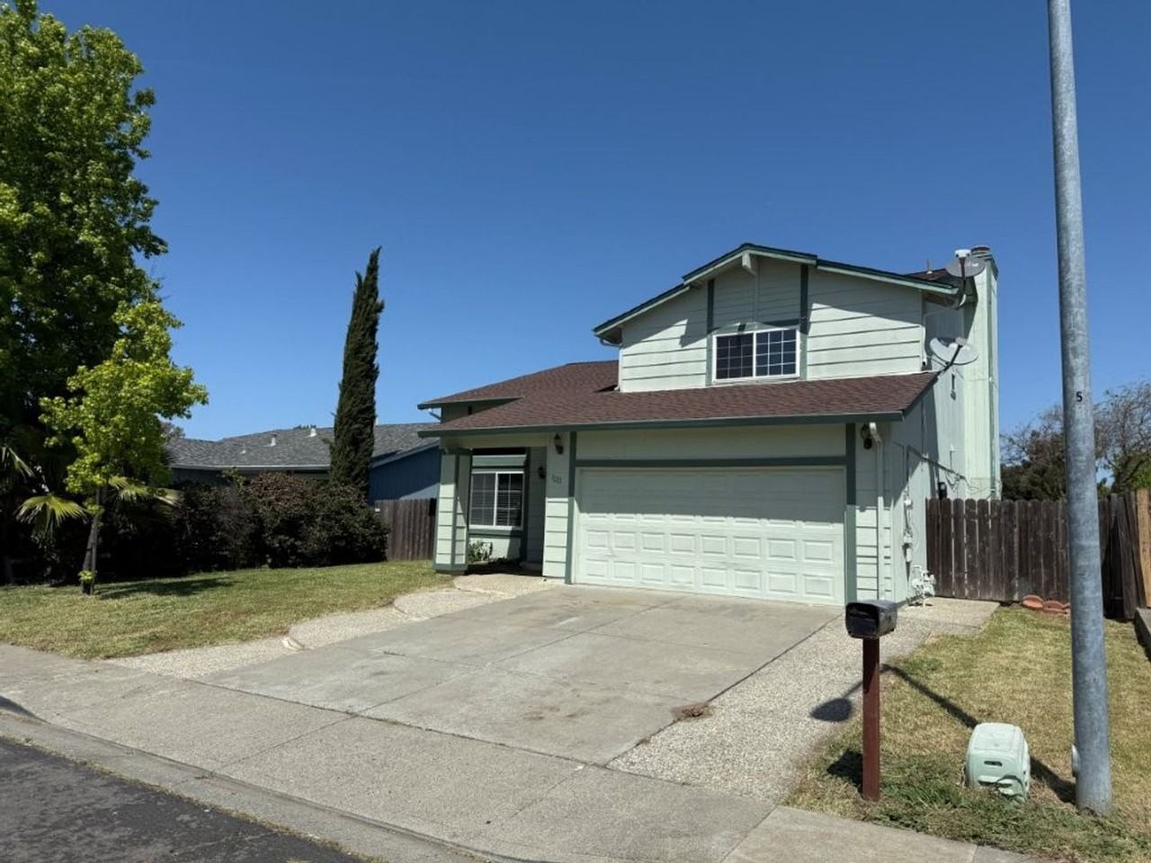 1222 Rebecca Dr - Photo 2 of 47