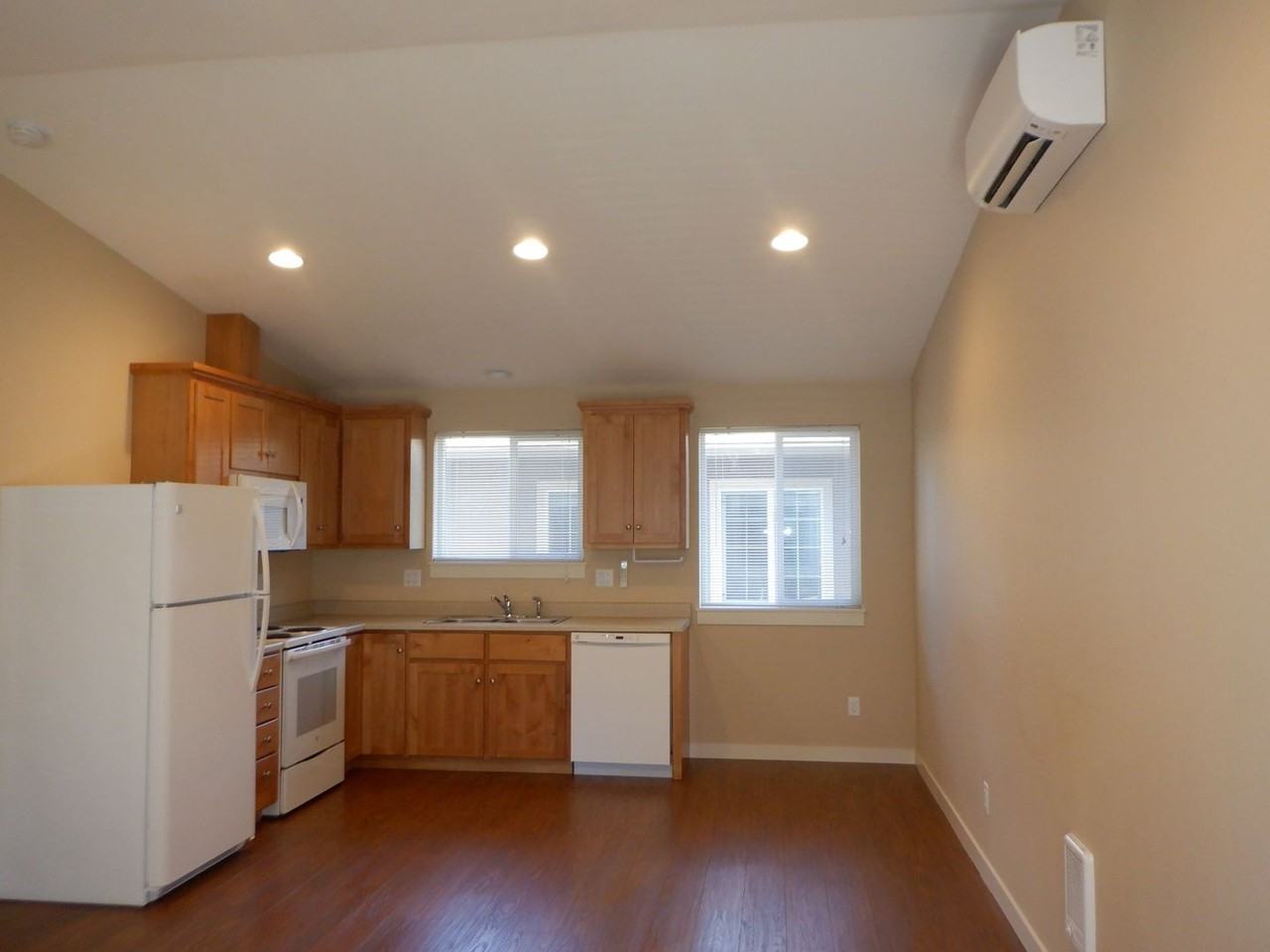 1531 Sw Knoll Ave - Photo 2 of 8