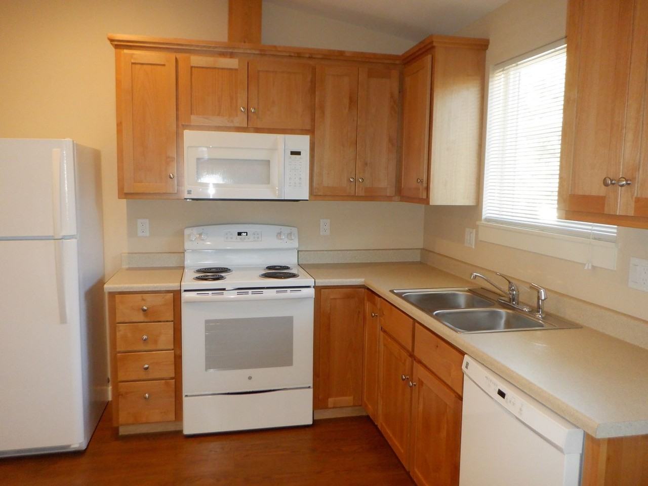 1531 Sw Knoll Ave - Photo 3 of 8