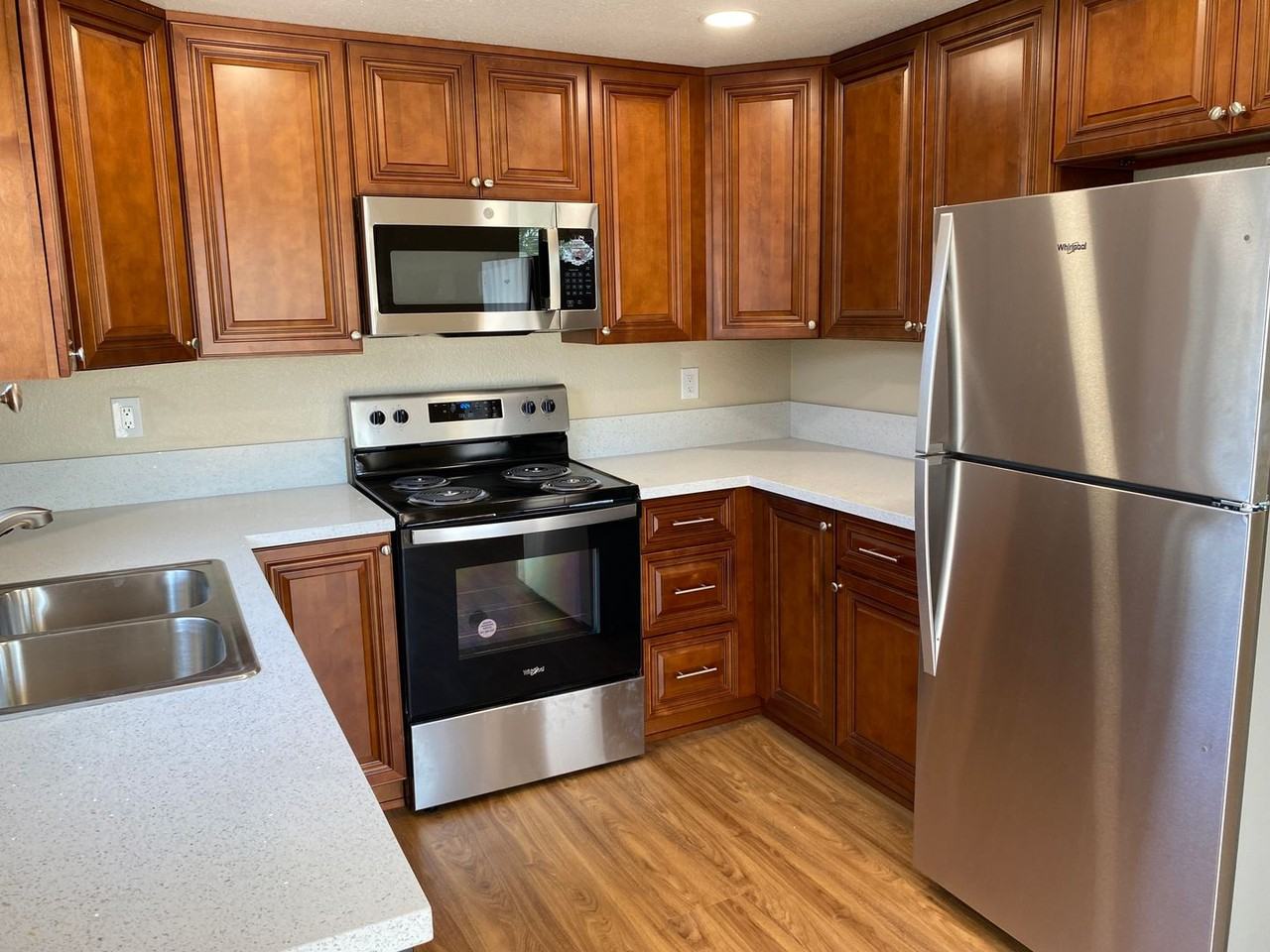 555 D St - Photo 3 of 24