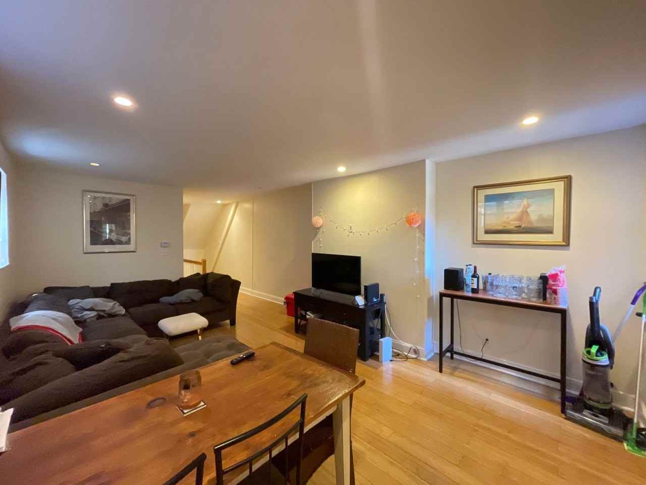 2122 Pine - Photo 4 of 50