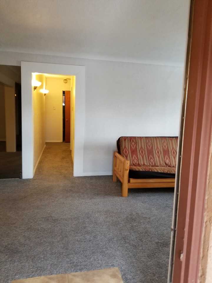 1105 Wilmoore Dr Se - Photo 2 of 7