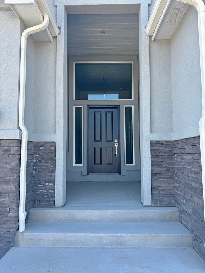 2306 Crestwood Ln - Photo 2 of 23