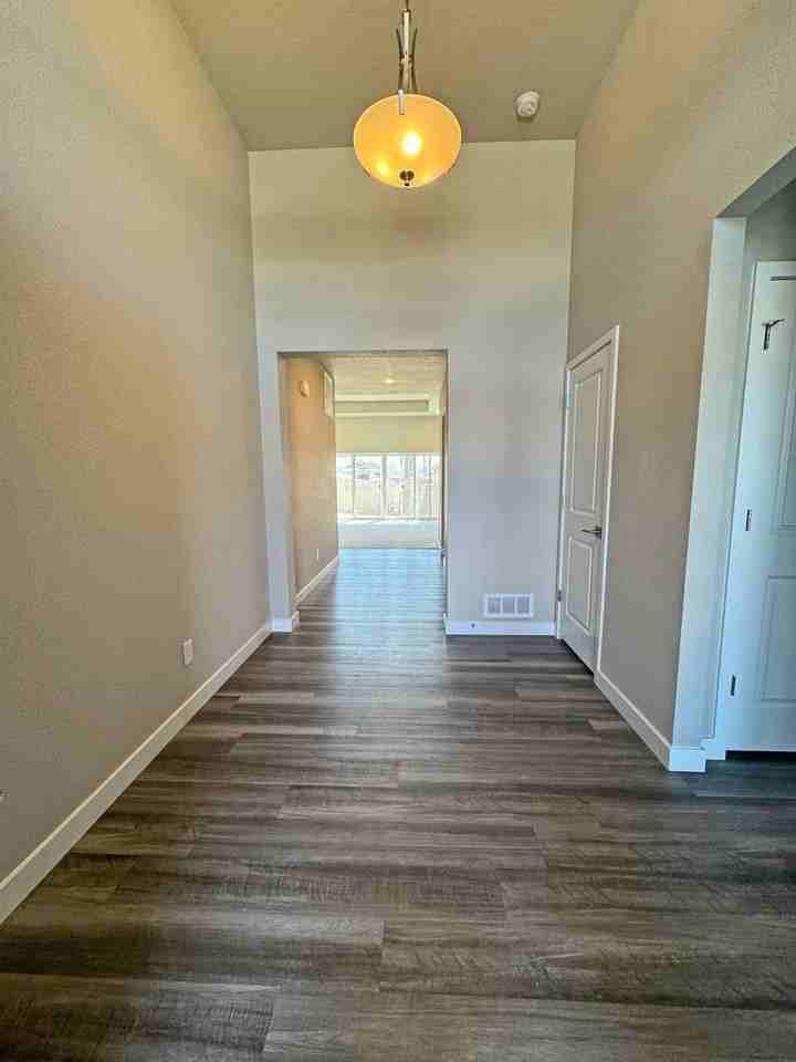 2306 Crestwood Ln - Photo 3 of 23