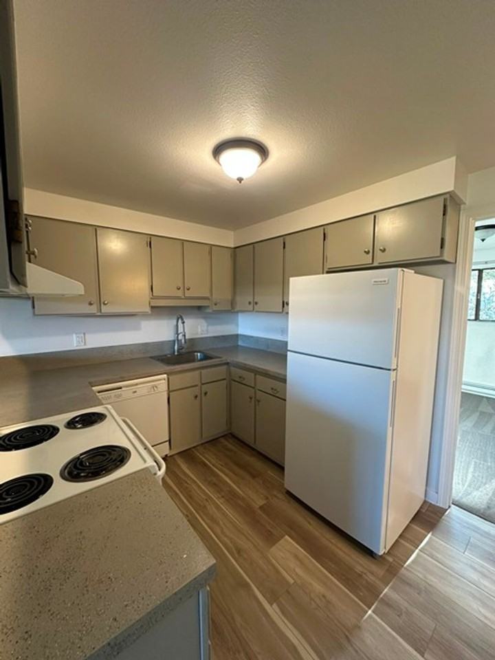 Cedar Garden Apartments 4500 - Photo 5 of 19