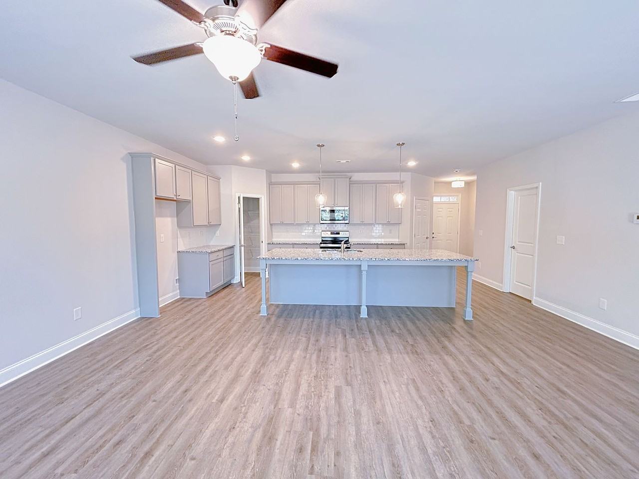 2610 Mills Commons Dr - Photo 2 of 17