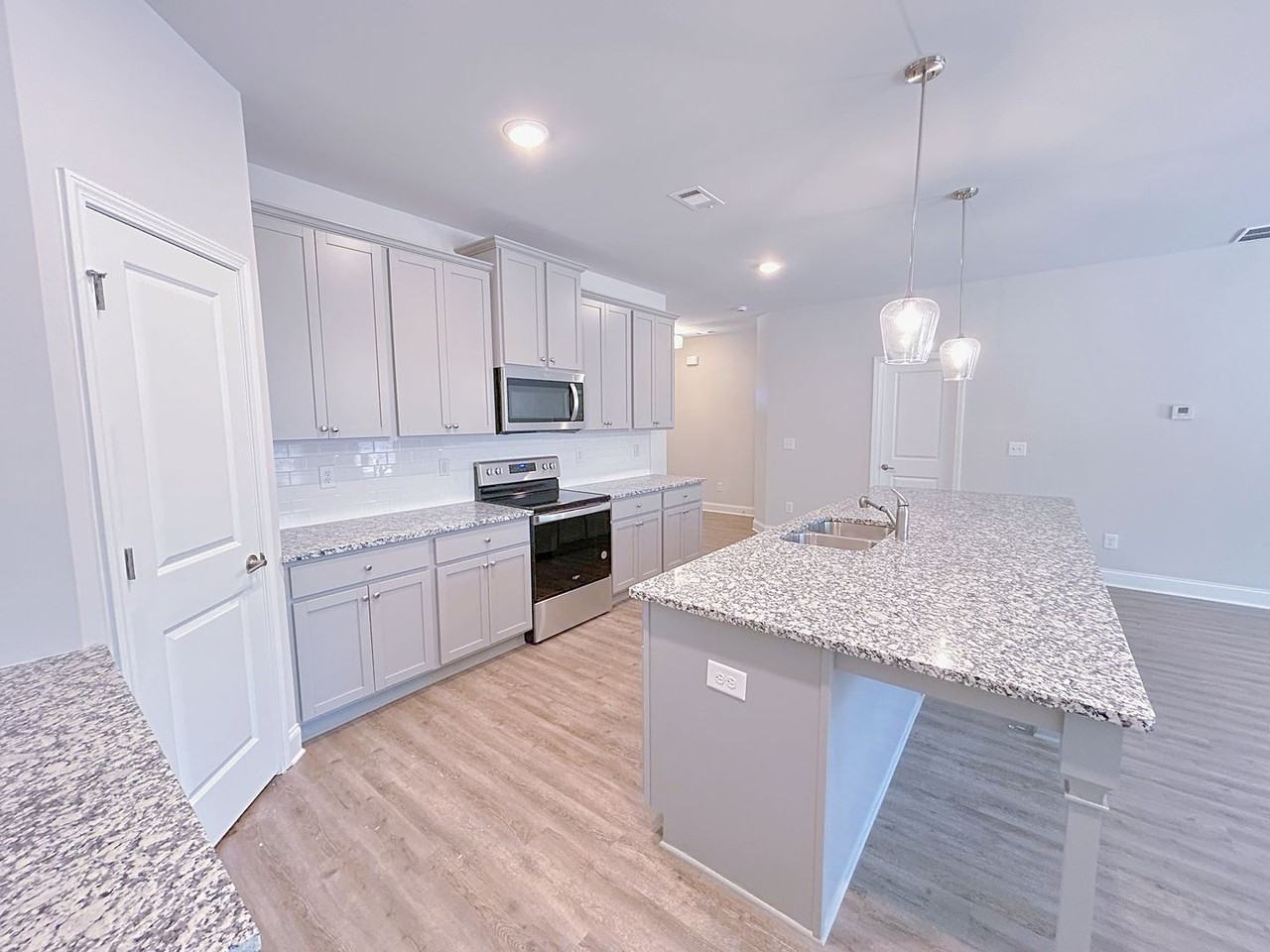 2610 Mills Commons Dr - Photo 3 of 17