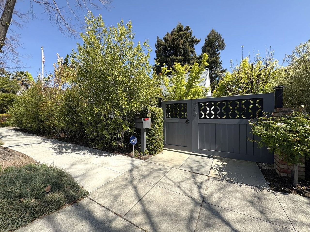 649 Seneca St - Photo 3 of 50