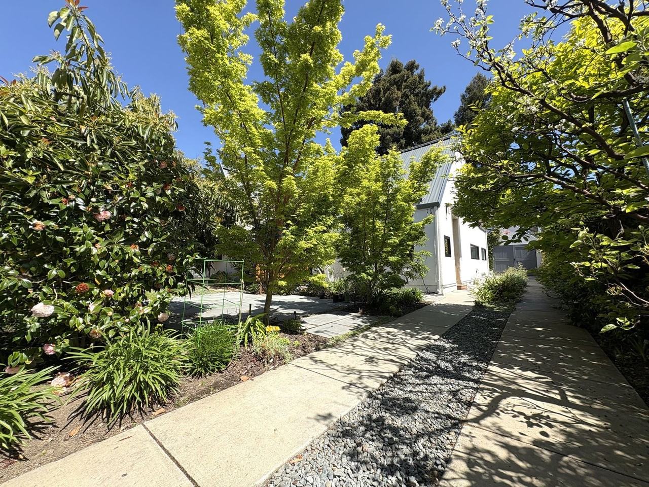 649 Seneca St - Photo 4 of 50