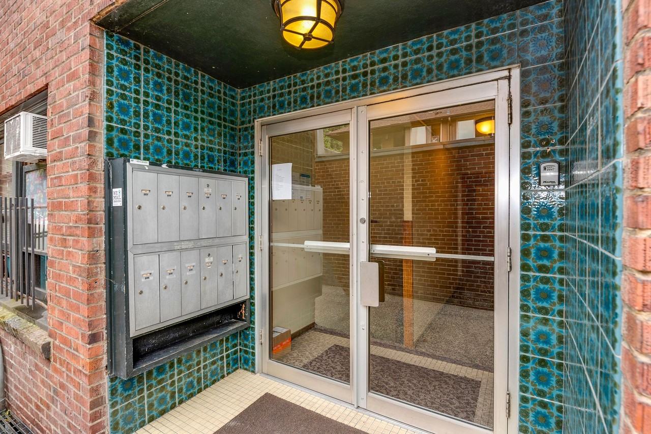 Ireland Apartments - Photo 7 of 12