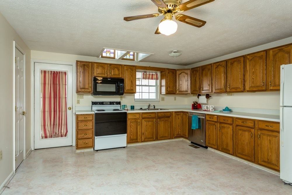127 Cindie Ln - Photo 2 of 16