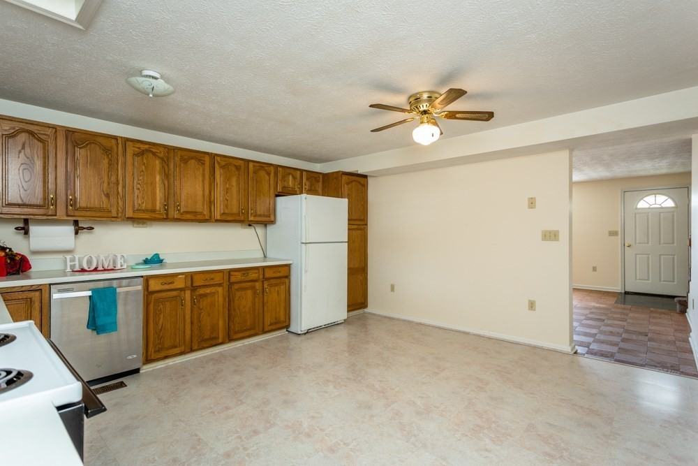 127 Cindie Ln - Photo 3 of 16
