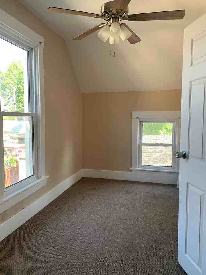 244 W Perry St - Photo 2 of 8