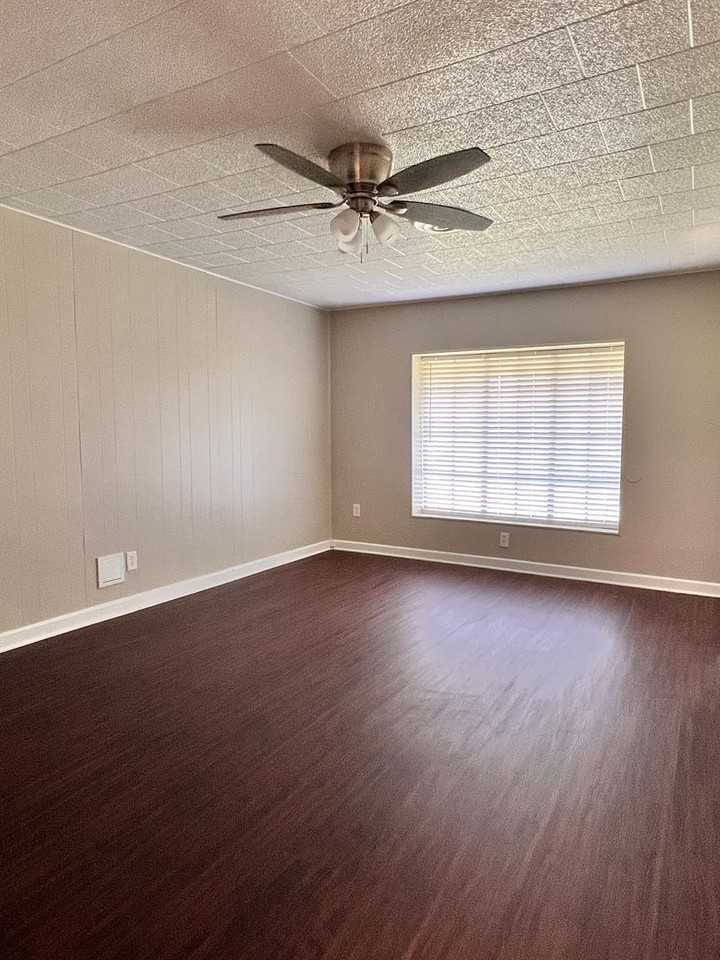 4006 Boren Ave - Photo 2 of 10