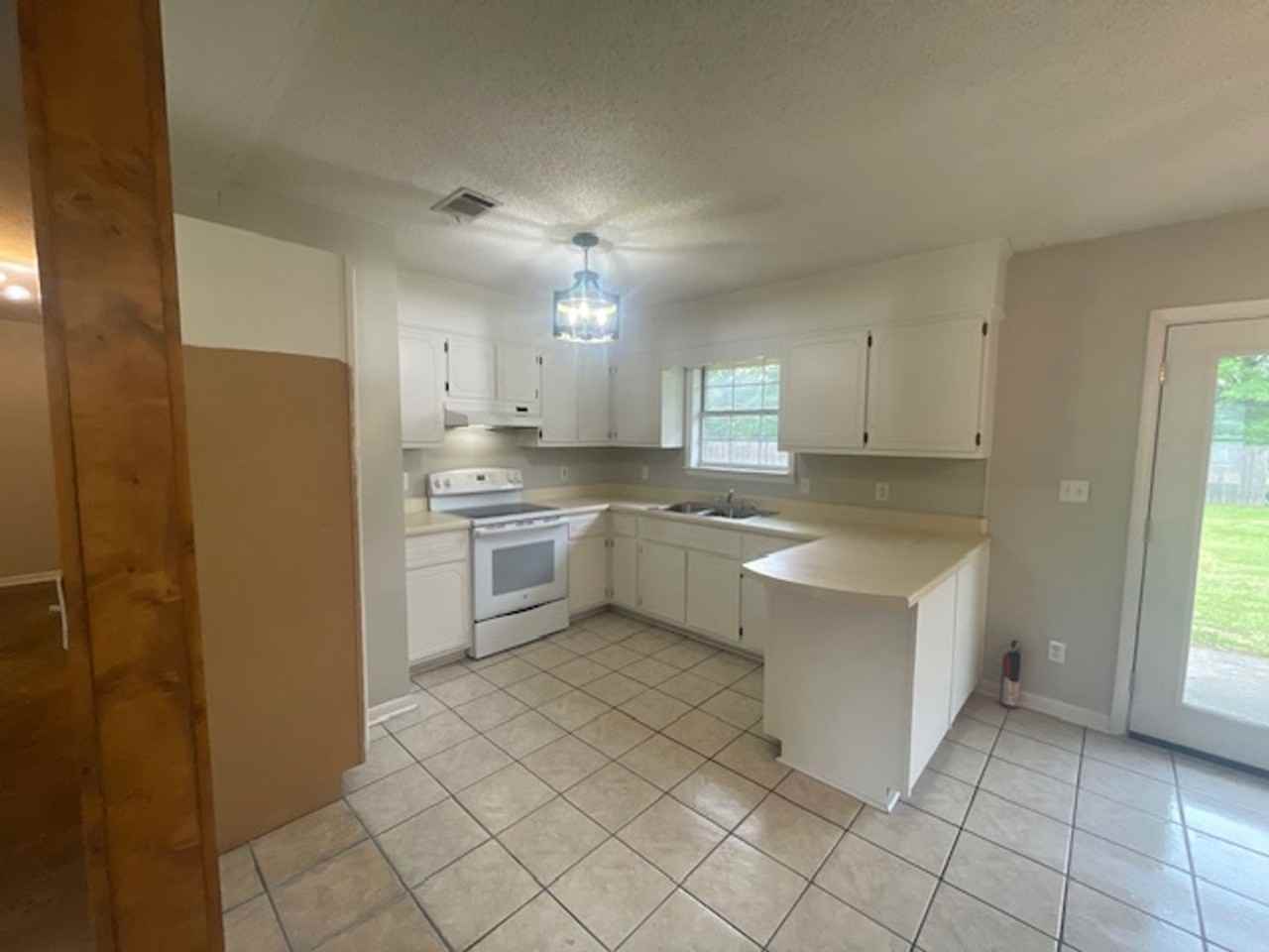 120 Bradford Ave - Photo 3 of 13