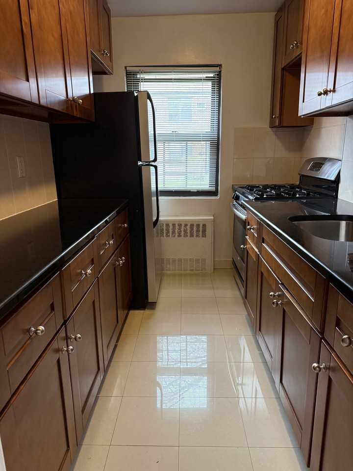 16971 69th Ave #2FL - Photo 3 of 8