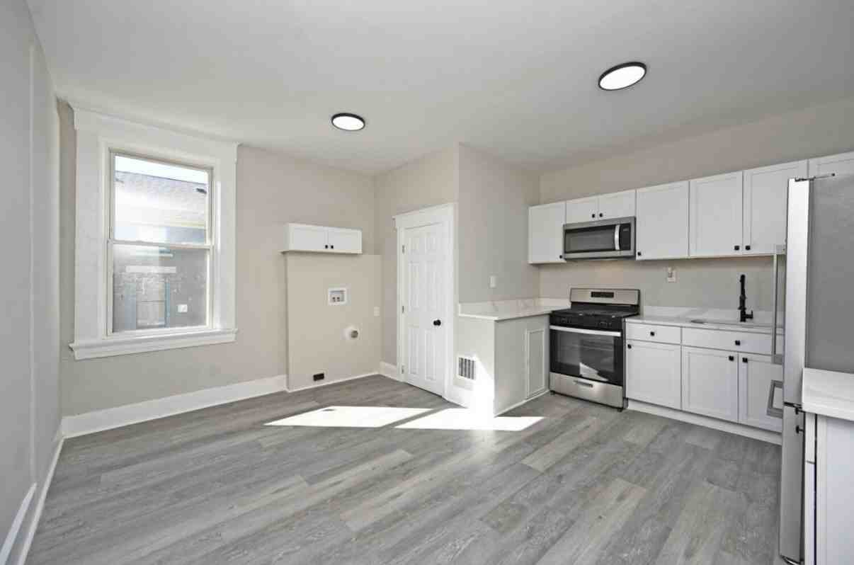 845 Bakewell St #2 - Photo 3 of 17