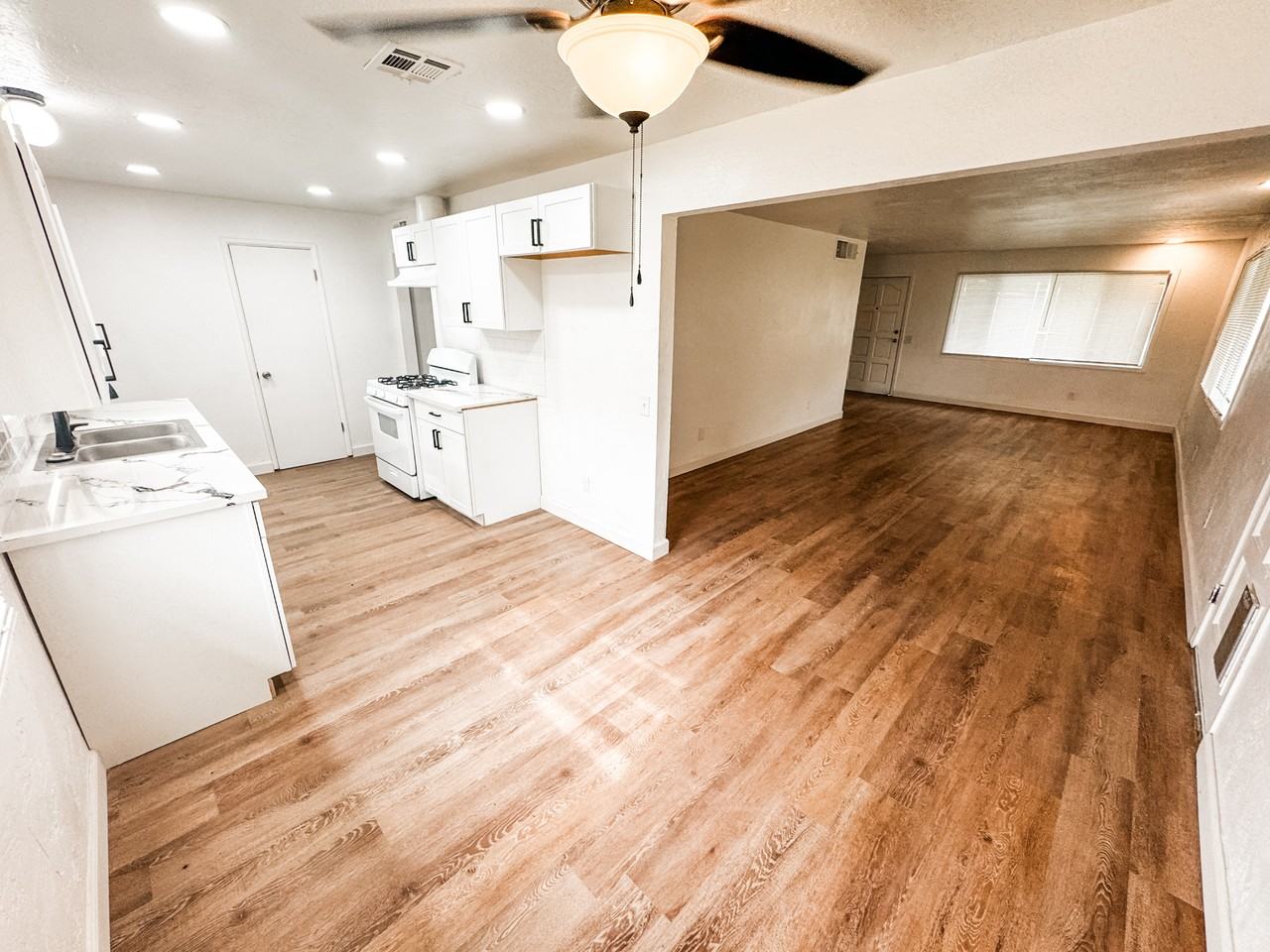 367 S Hockett St #NA - Photo 2 of 7