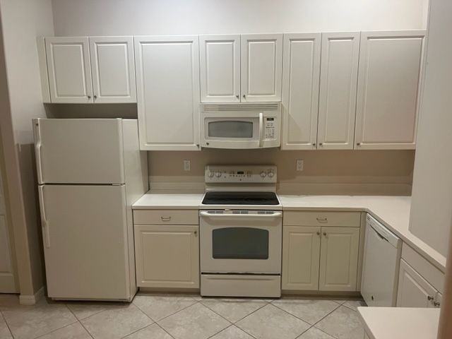 315 Monaco Dr #315 - Photo 5 of 24