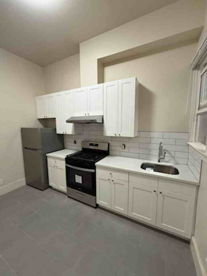 27 Saint Louis Aly #4