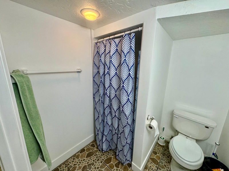 1509 S Foothill Dr - Photo 4 of 9