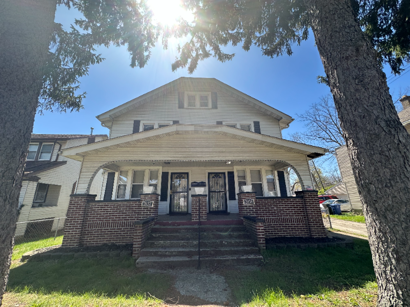 2039 Floral Ave - Photo 2 of 17