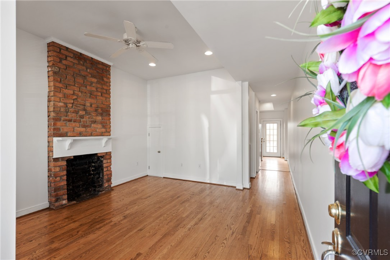 1513 W Cary St - Photo 2 of 10