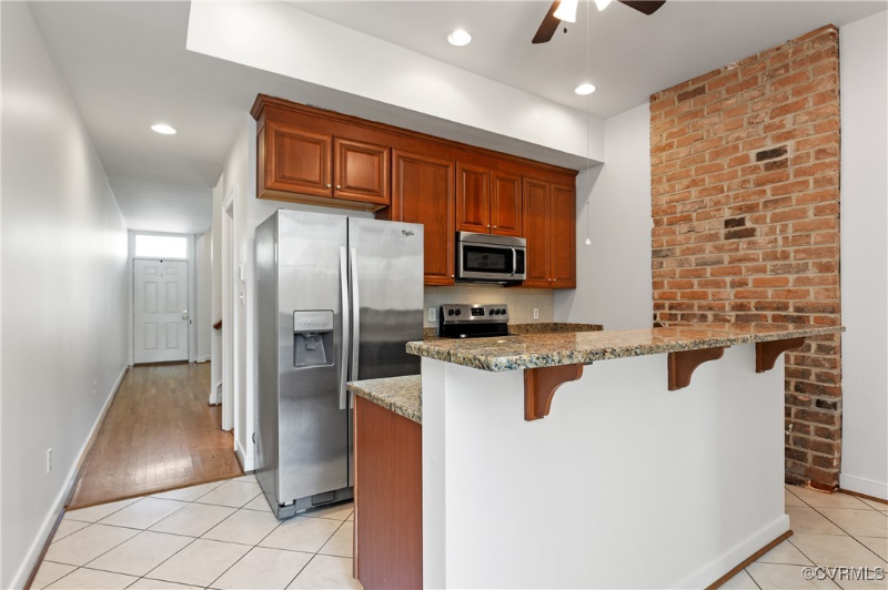 1513 W Cary St - Photo 3 of 10