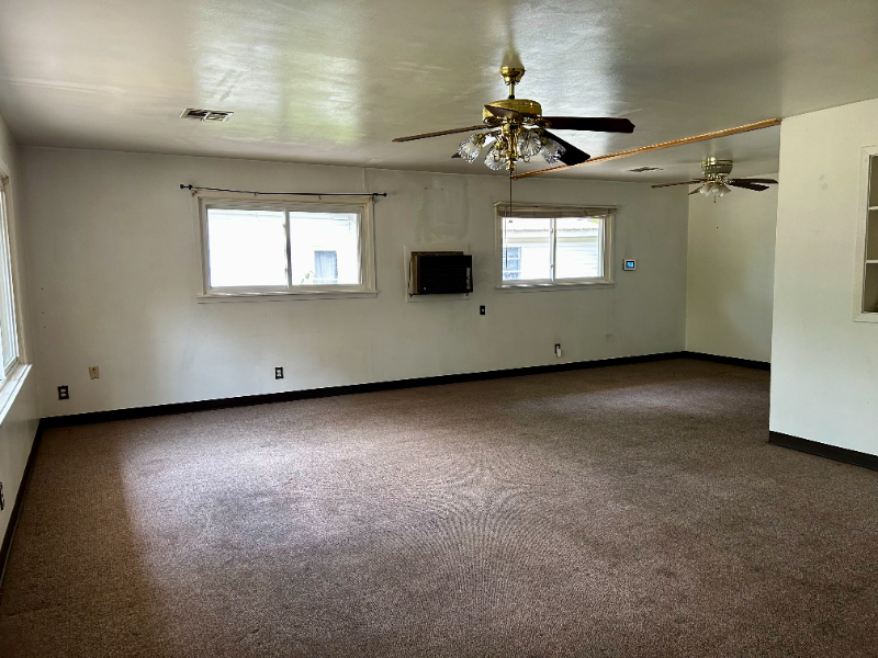 308 S Royal St - Photo 3 of 14