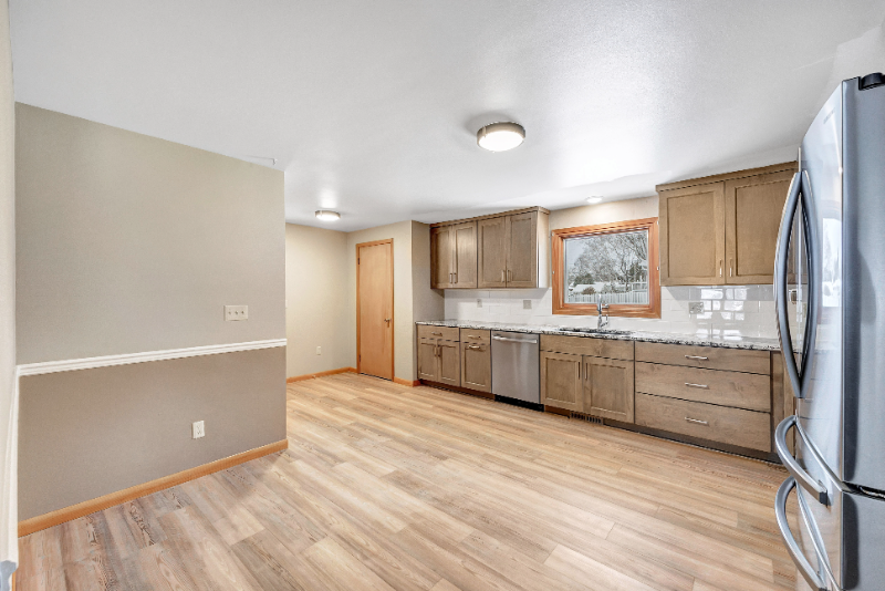 1543 Buffalo St - Photo 2 of 20