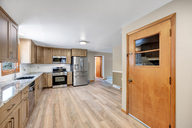 1543 Buffalo St - Photo 3 of 20