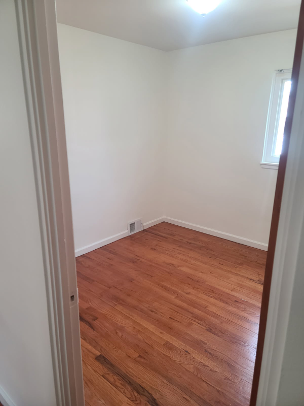 15844 Hanover Ave - Photo 3 of 5