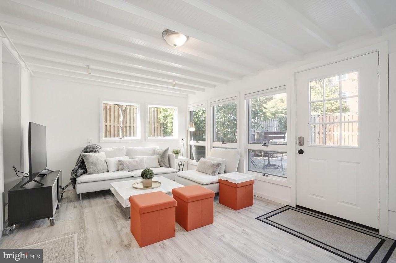 3817 Cathedral Ave Nw - Photo 7 of 33