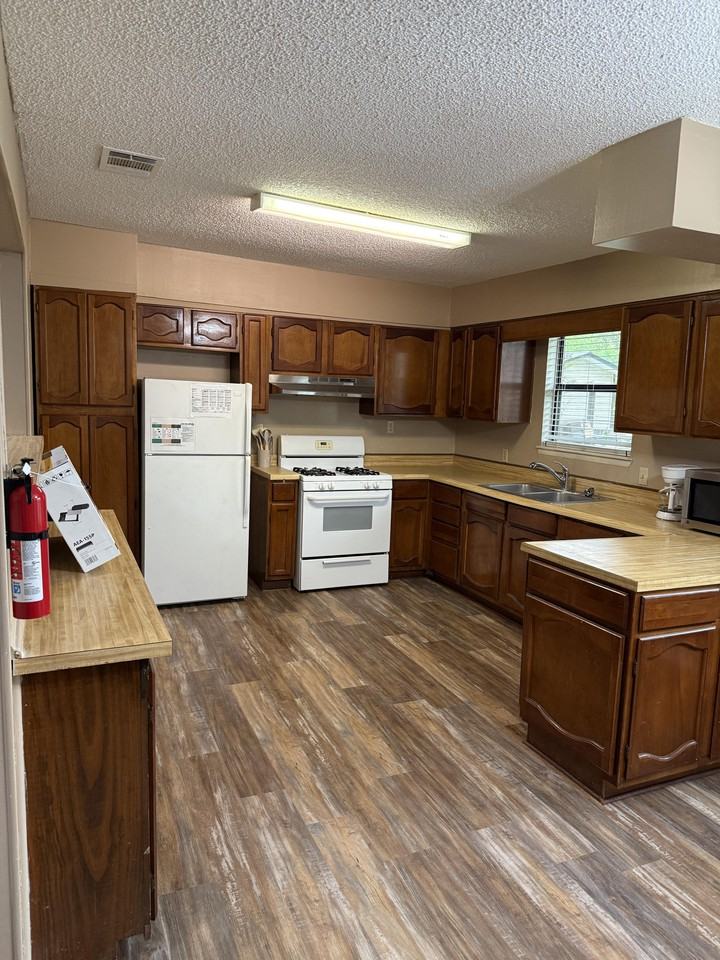 Candlelight Ln - Photo 7 of 41