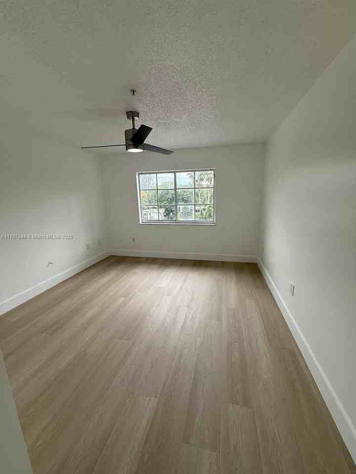 4320 Nw 107th Ave #303-1 - Photo 4 of 9