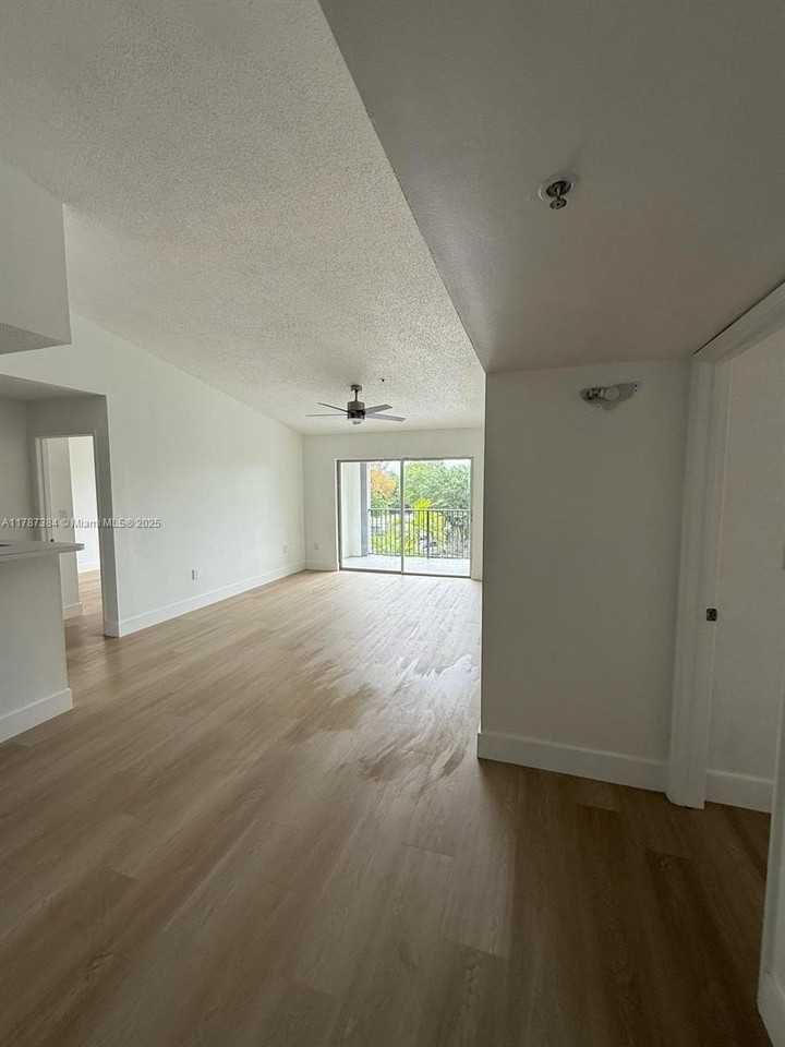 4320 Nw 107th Ave #303-1 - Photo 7 of 9