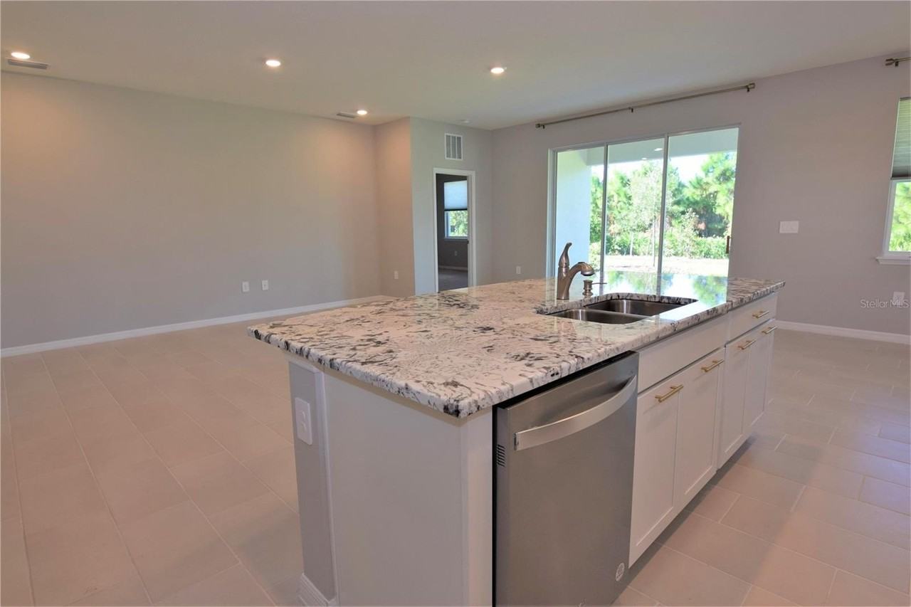 2128 Midnight Pearl Drive - Photo 4 of 37