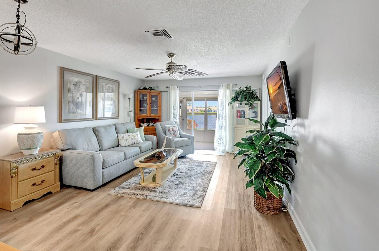 1191 Sw Lake Cir - Photo 2 of 17