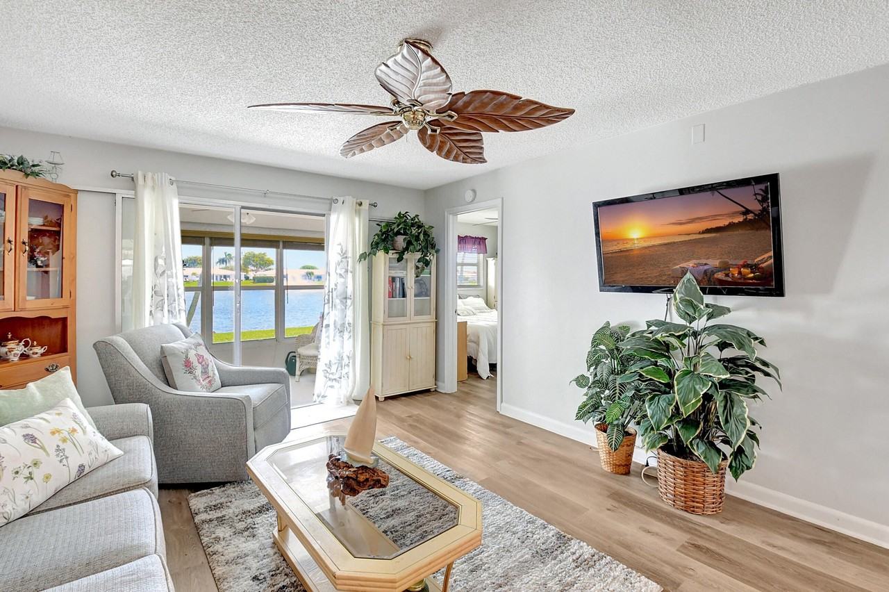 1191 Sw Lake Cir - Photo 3 of 17