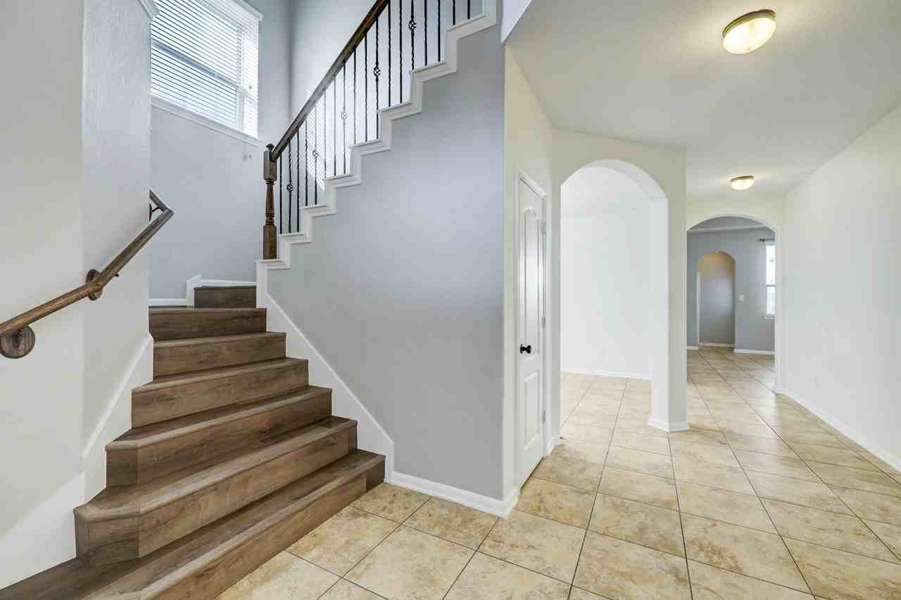 6102 Nicholas Ln - Photo 5 of 33