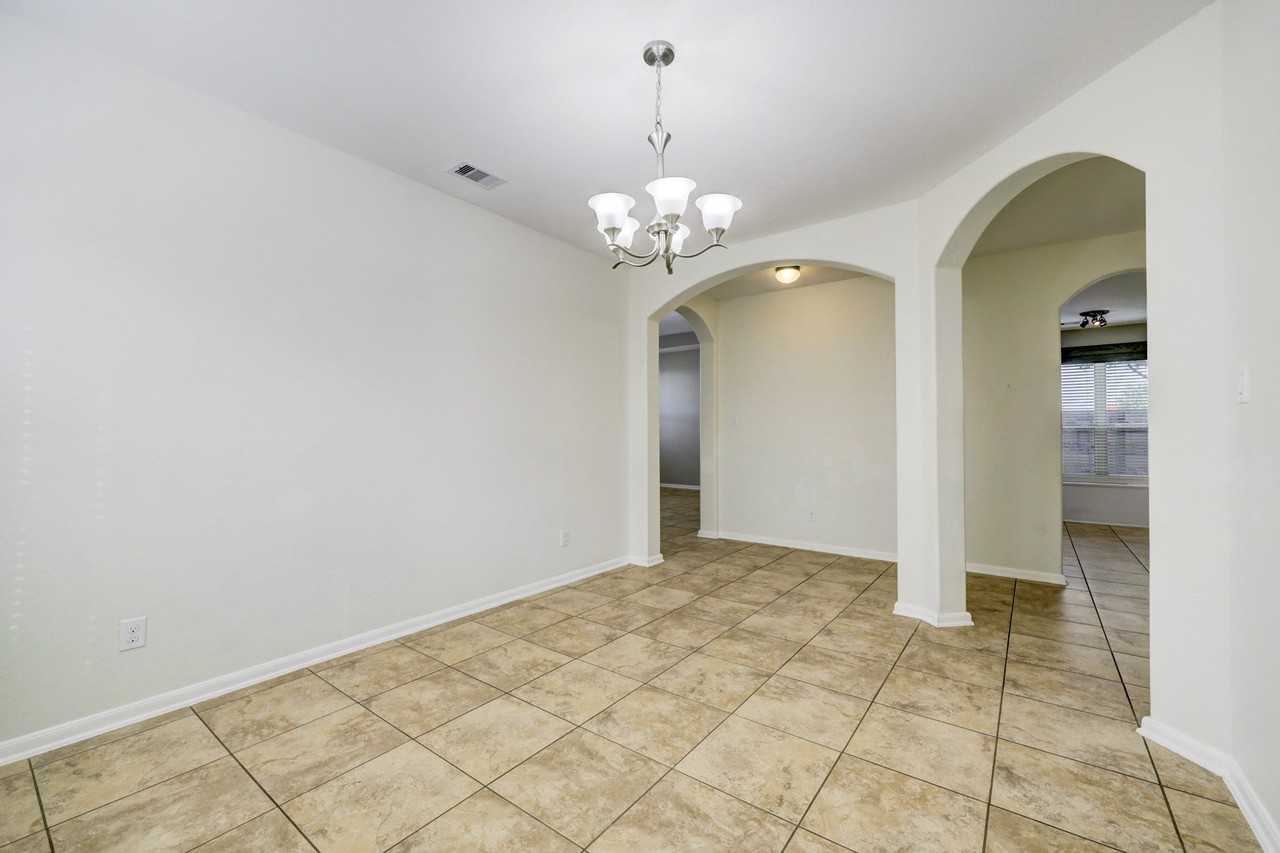 6102 Nicholas Ln - Photo 7 of 33