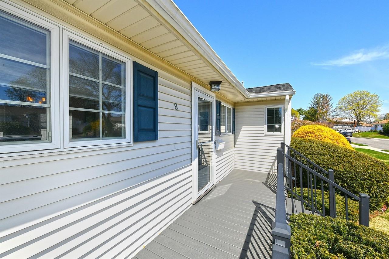 8 Gordon Ave - Photo 3 of 25