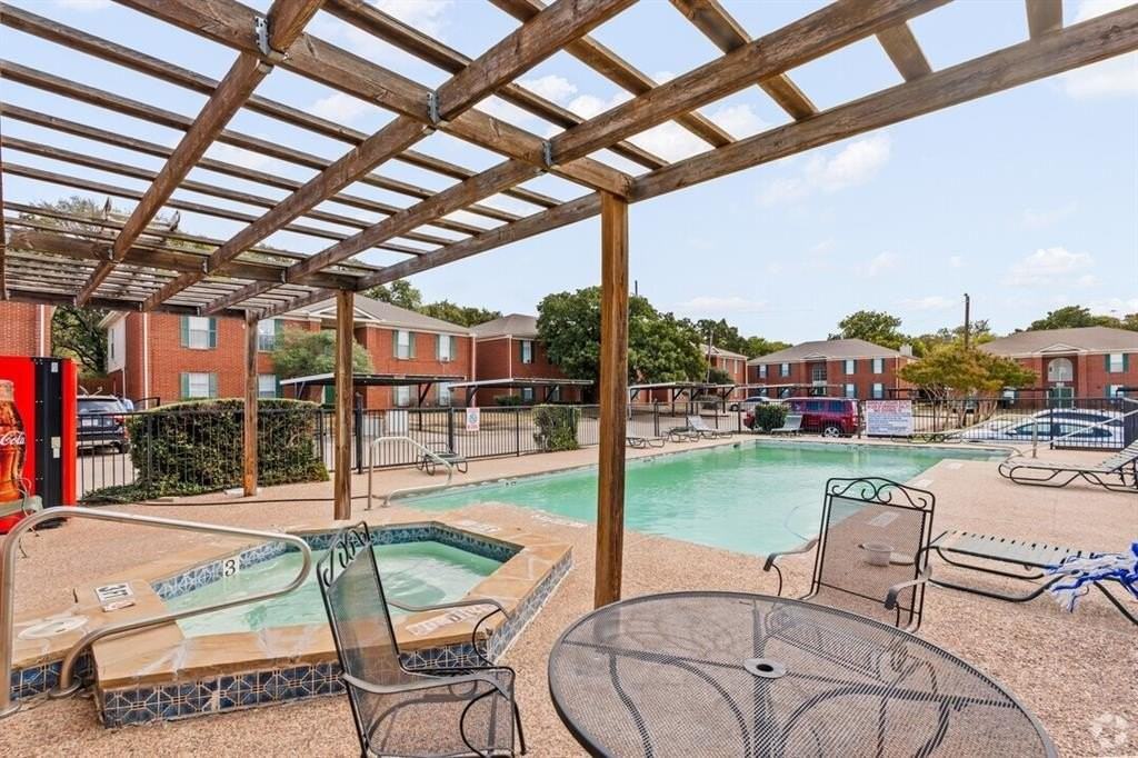 7050 John T White Rd - Photo 7 of 7