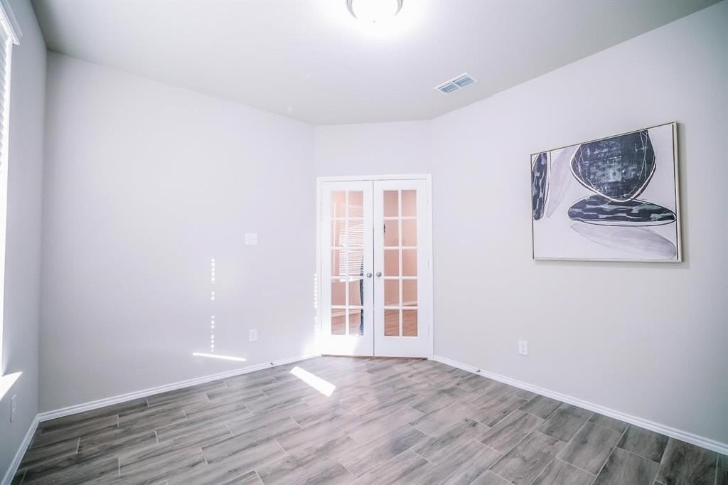 5916 Hopkins Drive - Photo 6 of 29