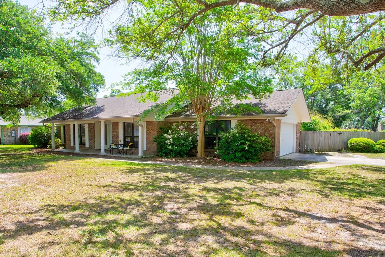 636 Overbrook Dr - Photo 2 of 27